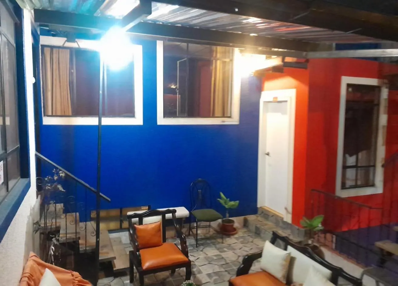 Hostal California Star 키토